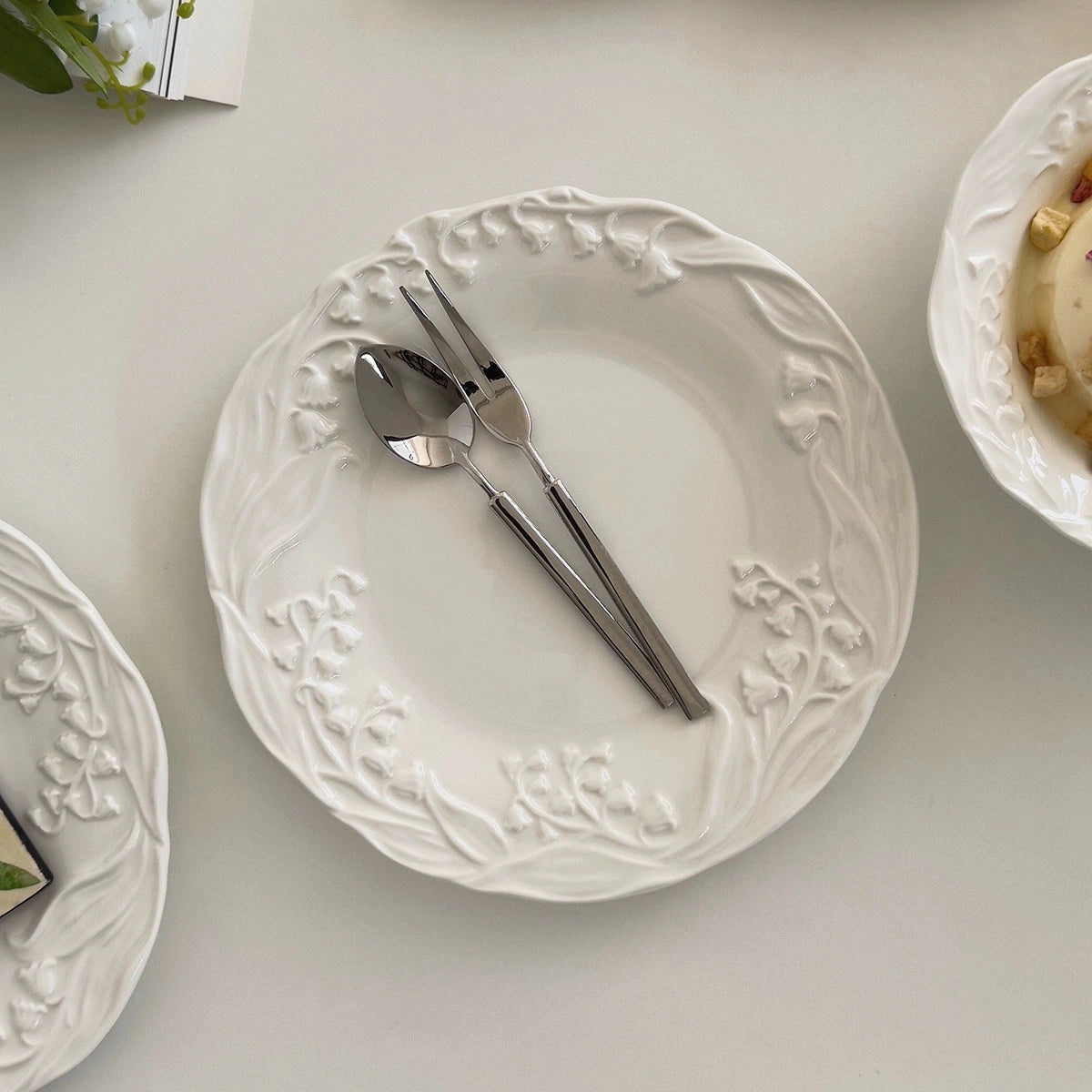 Lily Of The Valley Ceramic Plate - Velart Home