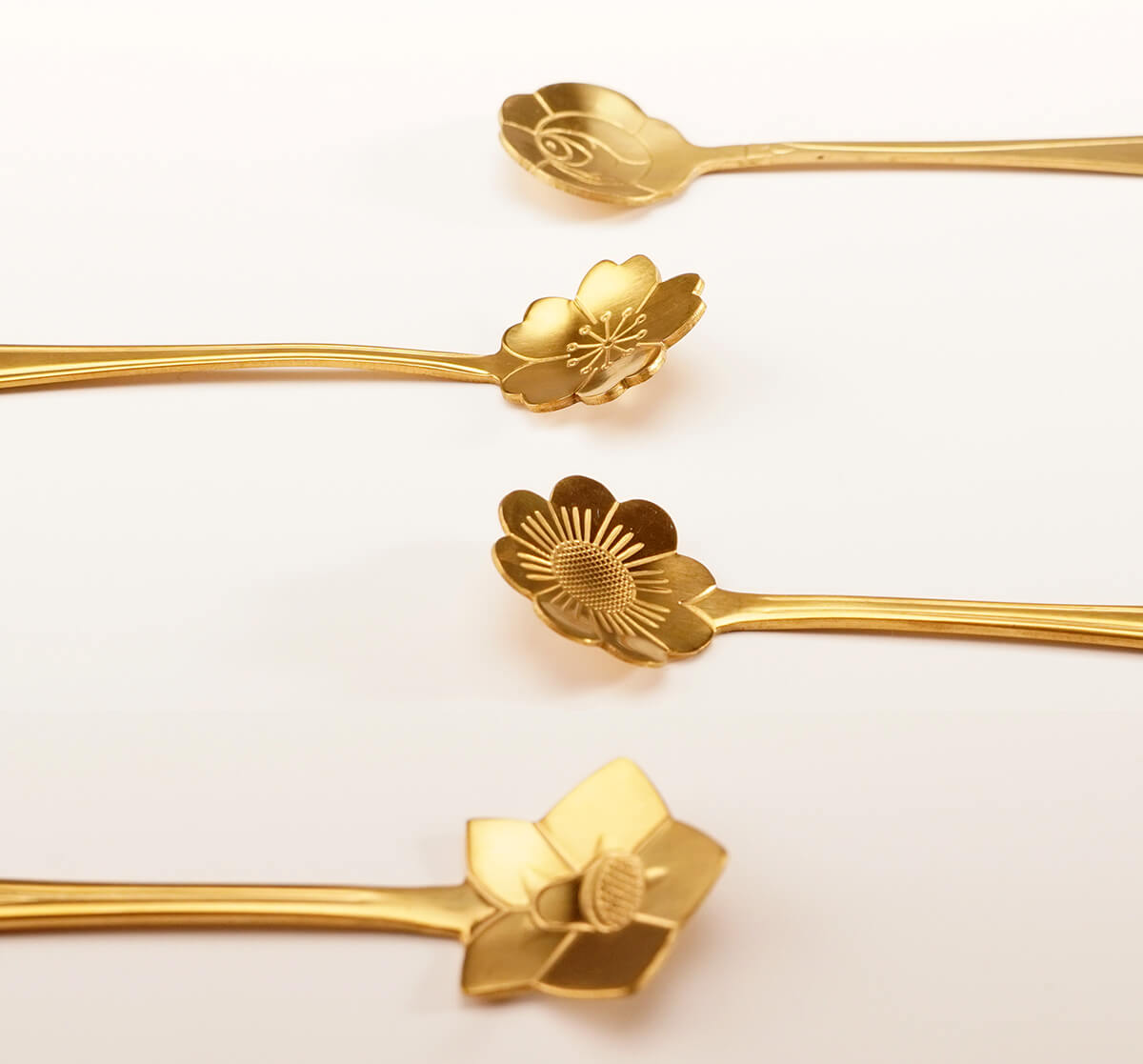 GOLDEN FLOWER SPOON FLATEWARE SET - Velart Home