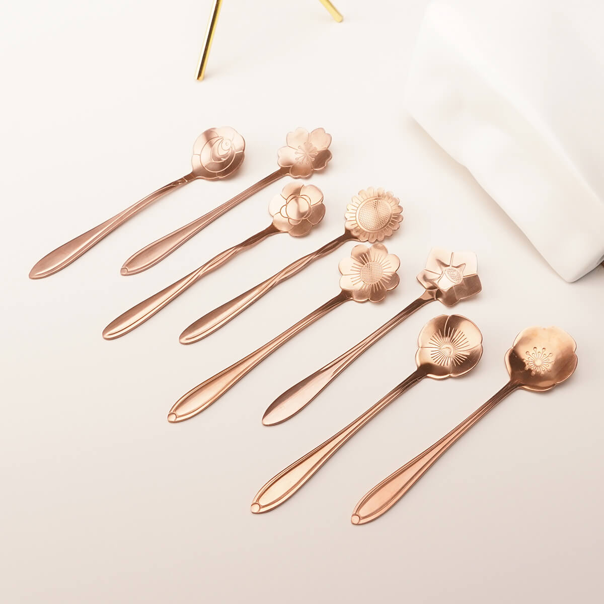 GOLDEN FLOWER SPOON FLATEWARE SET - Velart Home