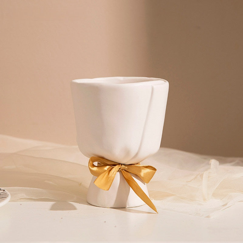 Hand Held Ceramic Flower Vase - VELART HOME